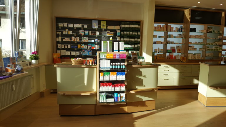Handverkaufstisch – Referenzprojekt von APO-Interieur (Foto 1)